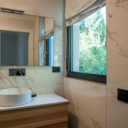 Apartman Olivo - By Myhomeincomo *