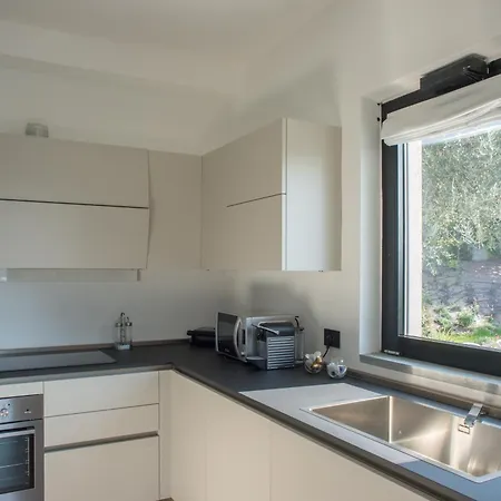 Olivo - By Myhomeincomo Apartman